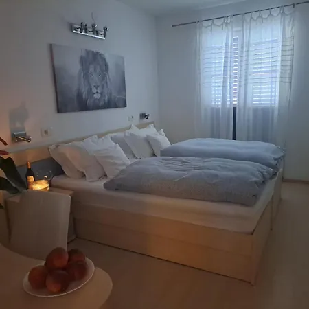 Lavica * Podstrana