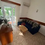 Lavica * Podstrana