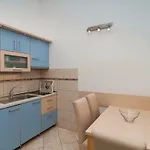 Lavica * Podstrana