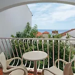 Lavica * Podstrana