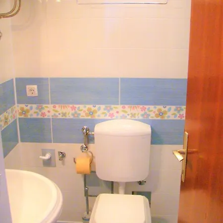 Lavica Apartment *