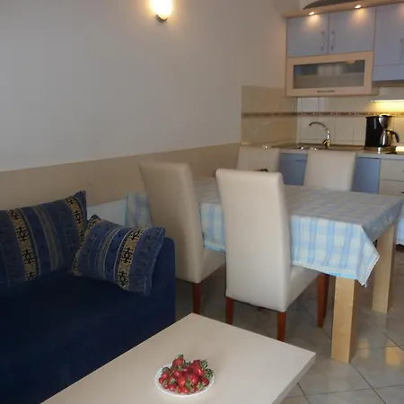 Lavica Apartment *