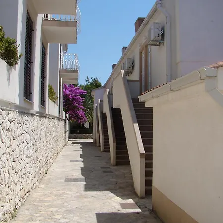 Lavica Apartment *