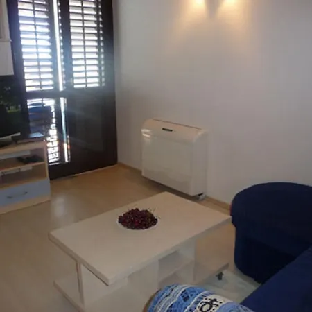 Lavica * Podstrana