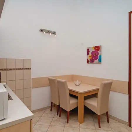 Lavica Apartment *